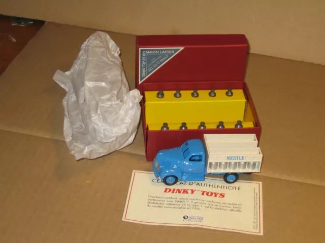 DINKY TOYS ATLAS      CAMION  LAITIER   STUDEBAKER   ref 25 0