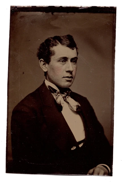 CIRCA 1860s 1/6TH PLATE TINTYPE HANDSOME YOUNG MAN IN SUIT HAND-TINTED