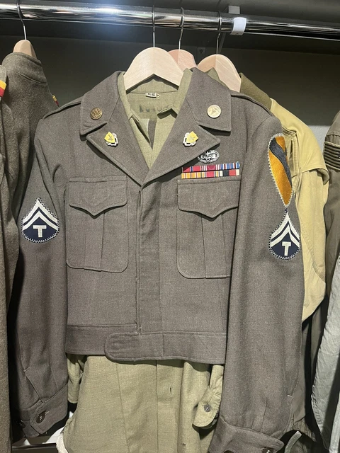 Original 1st Cav Combat Medic uniform grouping