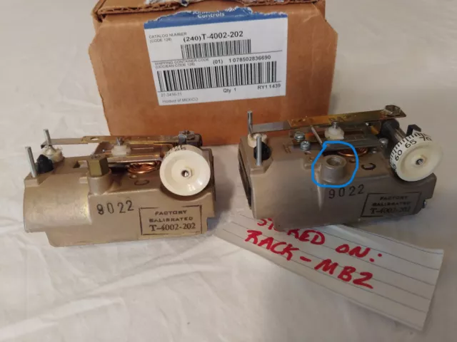 T-4002-202 Thermostat Johnson Controls (2) - SEE PICS