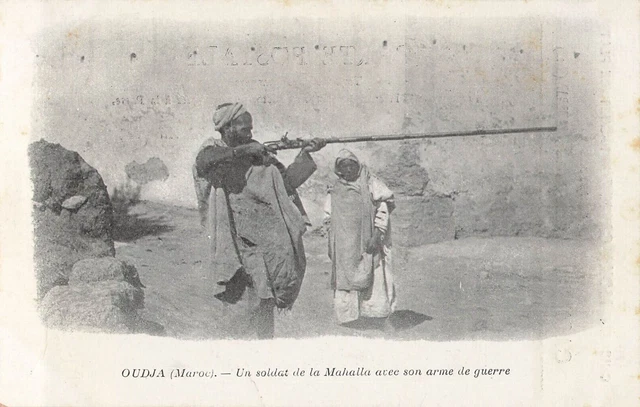 CPA - OUDJA - A Soldier of the Mahalla with his weapon of war 34812