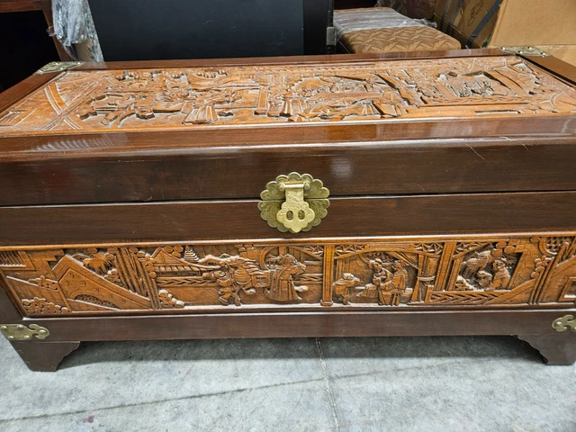 Kiln Dried Art Carved Chest Trunk - Made in Hong Kong Nº 127453 