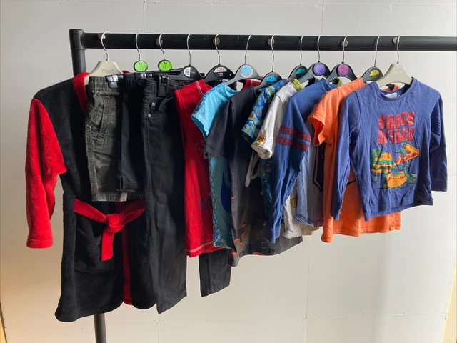 Pacchetto vestiti per ragazzi età da 5 a 6 anni. 12 articoli. T-Shirt Jeans & Altro