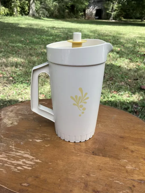 Vintage Tupperware Small Short 1 Qt Pitcher w/ Push Button Lid, Yellow  874-13