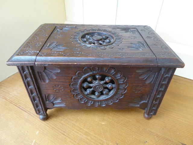 Caja de baratijas tallada francesa vintage, rueda de barcos, mini trono bretón