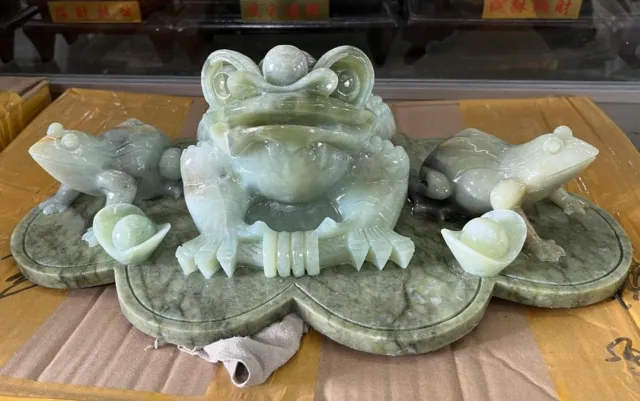 Pure Natural Xiu Jade Stone Carved Wealth Frog Golden Toad Statue Art Ornaments