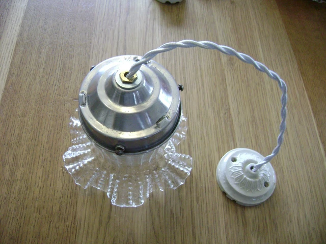 ancienne lampe,ancienne lampe suspension avec tulipe des annees 1940.top.