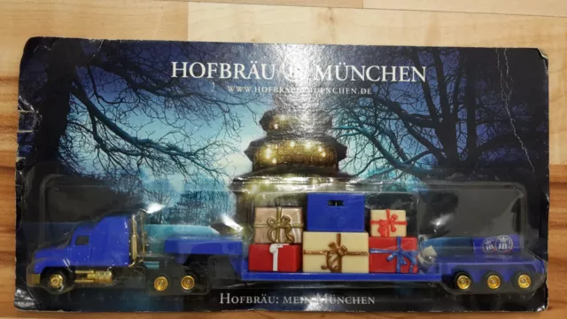 Werbe-LKW von Hofbräu München mit Geschenke und Bierkiste auf Tieflader, NEU OVP