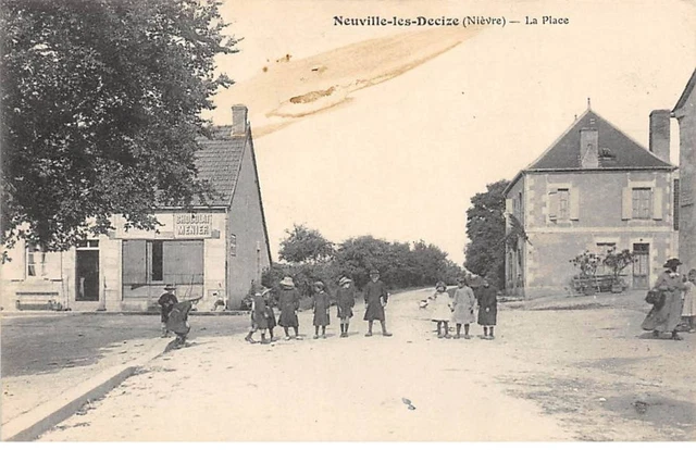58 - NEUVILLE LES DECIZE - SAN65399 - La Place