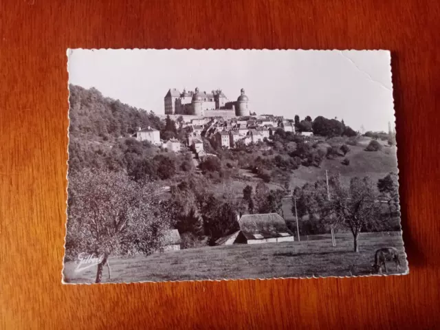 Carte Postale,  Hautefort  (Le Château, La Village)  Vue générale