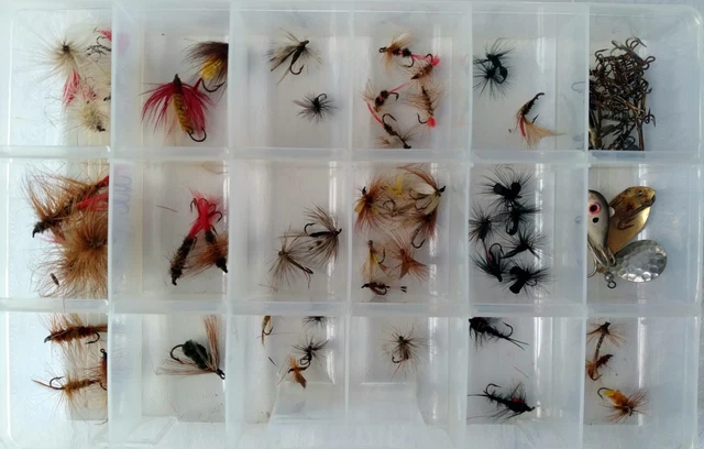 Lot De Leurres Et BoÃ®tes De PÃªche Ã  La Mouche Vintage - Environ 60 Leurres + 5 BoÃ®tes - Marque Perrine - Occasion