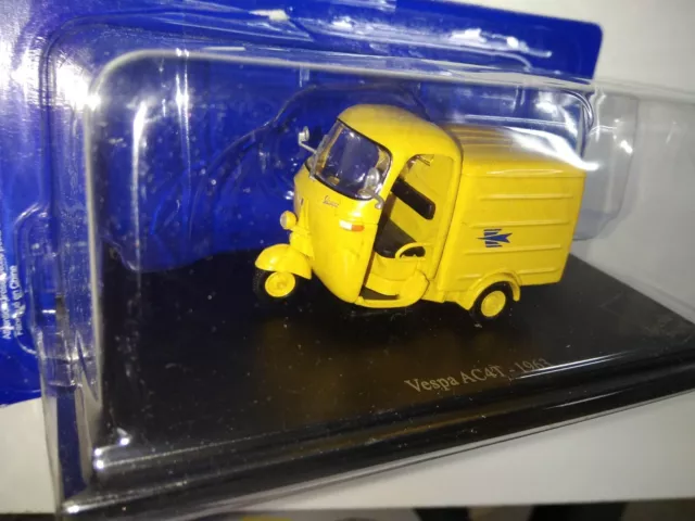 Voiture 1/43 032 – VESPA  AC4T 1963 – musée de la poste - UNIVERSAL HOBBIES