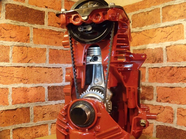 CUTAWAY ENGINE SECTIONED Engine O H C Stationary Engine Display CUTAWAY ENGINE SECTIONED Engine O H C Stationary Engine Display