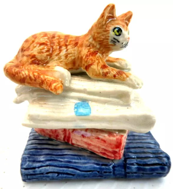 KLIMA K964 Miniature statuette en porcelaine - CHAT SUR SERVIETTES N° 18 CAT