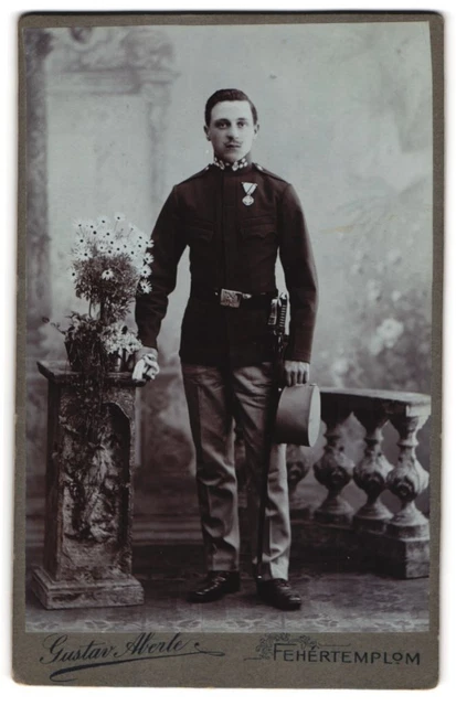 Fotografie Gustav Aberle, Fehertemplom, junger K.u.K. Soldat in Musiker Uniform