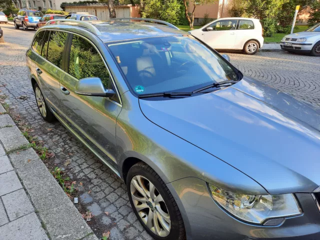 Skoda Superb Family Kombi Limousine Grau 1.6 TDI TÜV01/25 Skoda Superb Family Kombi Limousine Grau 1.6 TDI TÜV01/25