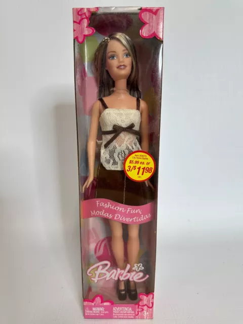 Mattel Barbie City Style 2004 G8570 NIB. NRFB
