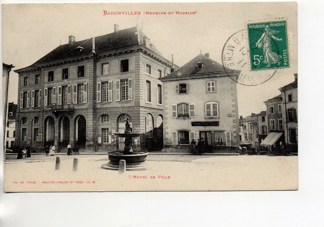 BADONVILLER - Meurthe et Moselle - CPA 54 - hotel de ville - place et fontaine