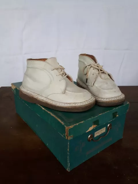 Anciennes chaussures enfant / poupée vintage cuir années 30