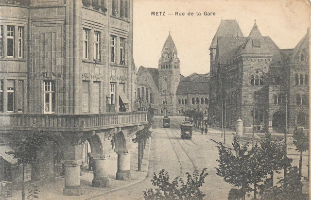 Carte postale ancienne MOSELLE METZ rue de la gare tramway