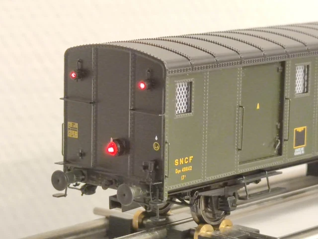 REE - Fourgon OCEM 32 Ouest SNCF avec feux ép. III réf. VB-317 Neuf NBO HO 1/87