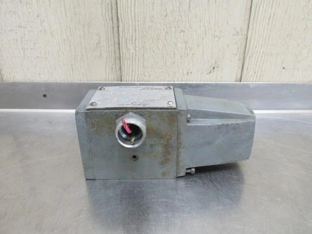 Vickers DG4S2-012A Hydraulic Directional Control Solenoid Valve 115v