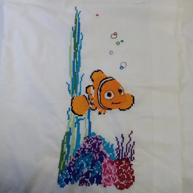 Funda de almohada estándar bordada a mano de Disney Pixar Finding Nemo