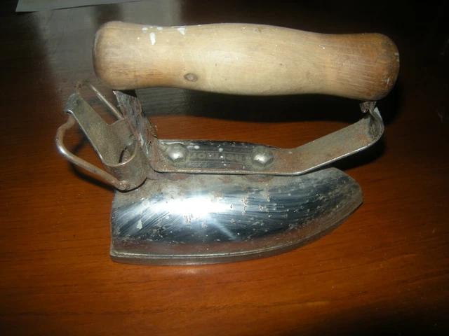 ANCIEN FER A REPASSER ELECTRIQUE POIGNEE en BOIS vintage marque Thermor
