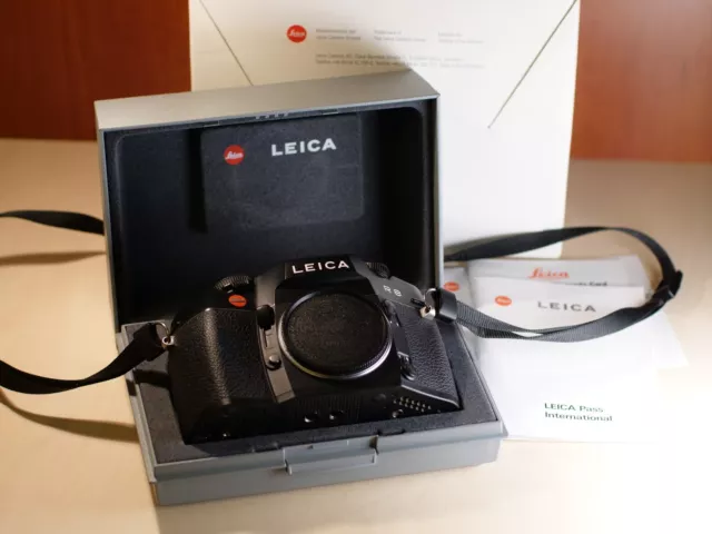 Leica R8 35mm SLR Film Camera Body Only - Box, papers, tested