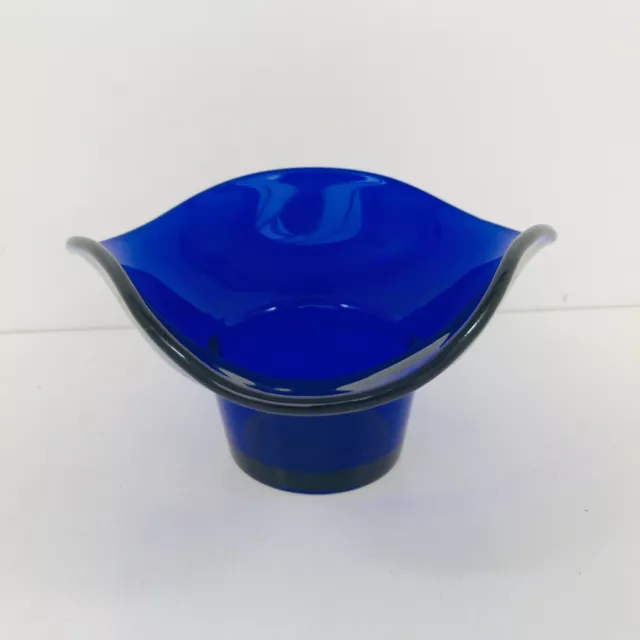 https://www.picclickimg.com/XycAAOSwLDNg0vR~/Cobalt-Blue-Studio-Art-Glass-Dish-Bowl-Triangle.webp