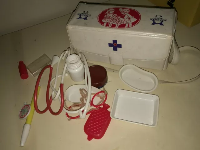 Antiker Arztkoffer Kinderspielzeug Doktorkoffer «Bambola» Anfang der 70er Jahre