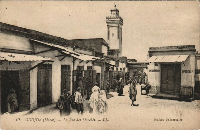 CPA AK MAROC OUDJDA La Rue des Marches (31163)