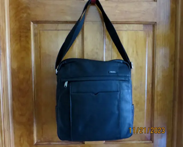Tumi Leather Medium Top Zip Crossbody Messenger Bag  Mens Style 060101D NWT