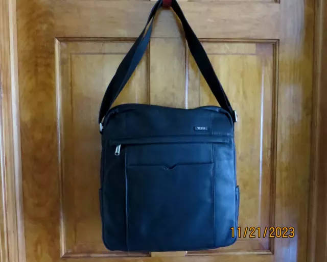 Tumi Leather Medium Top Zip Crossbody Messenger Bag  Mens Style 060101D NWT