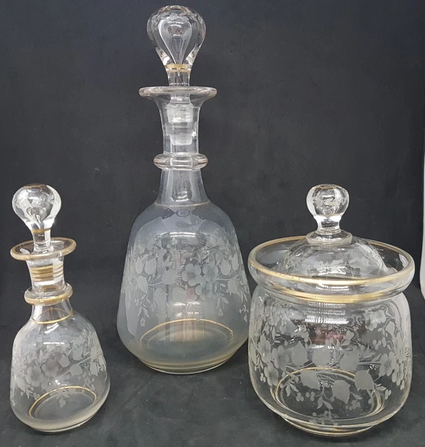Ancien Service 3 Pièces de Nuit En Cristal Gravé et Doré Baccarat?