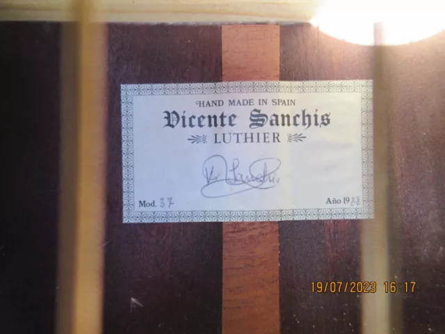 Vicente Sanchis Luthier Spanish Guitar sounds AMAZING!