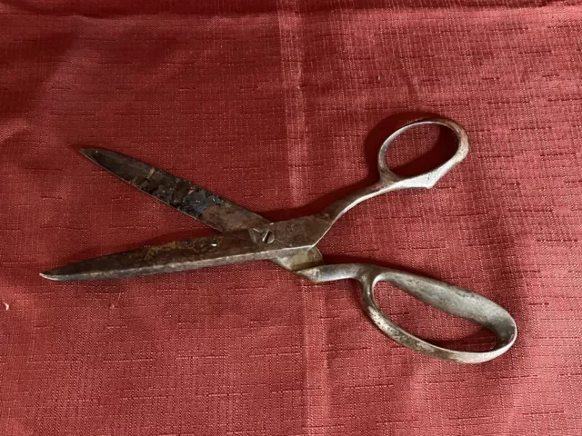 https://www.picclickimg.com/XzEAAOSwVQpkTq6C/Vintage-Antique-Metal-Shears-Scissors-10-Marked-FL.webp
