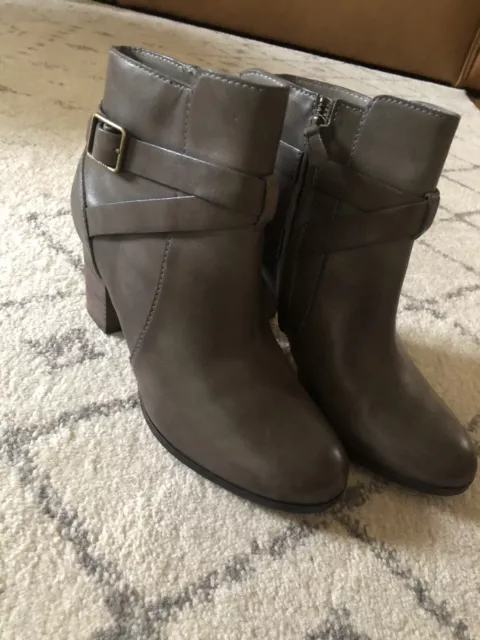 Cole Haan women Grey Leather Ankle Boots Size 7B