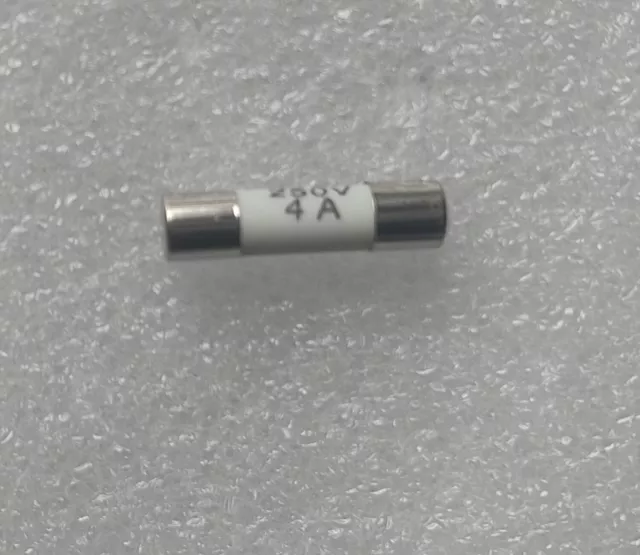 fusible céramique lent / slow universel cylindrique 5x20mm 250V calibre 4A .rfD1