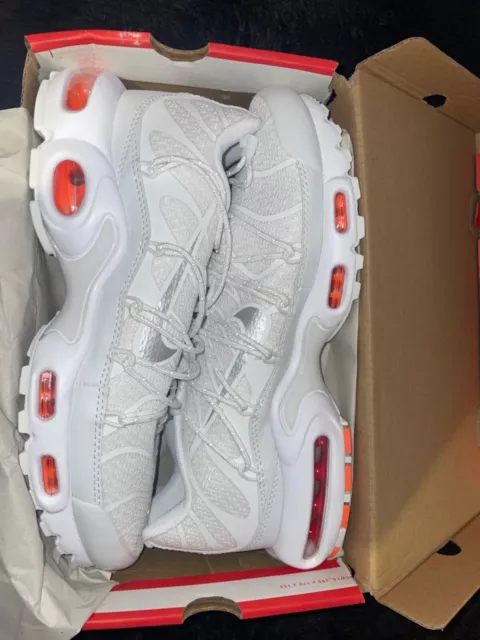 BASKET NIKE TN Utility White homme Taille 42 neuves Blanche Air