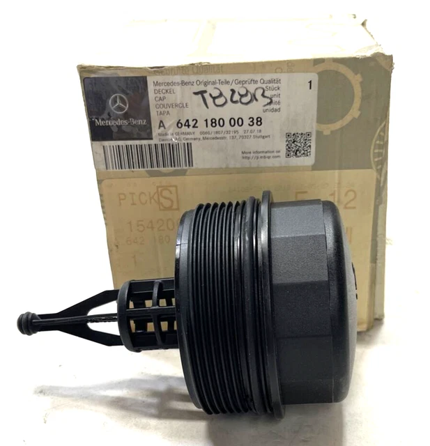 NEW GENUINE SPRINTER MercedesBenz Engine Oil Filter Housing Cover