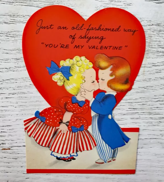Vintage 1940's Boy Girl Sharing A Kiss Valentine Greeting Card EB2292