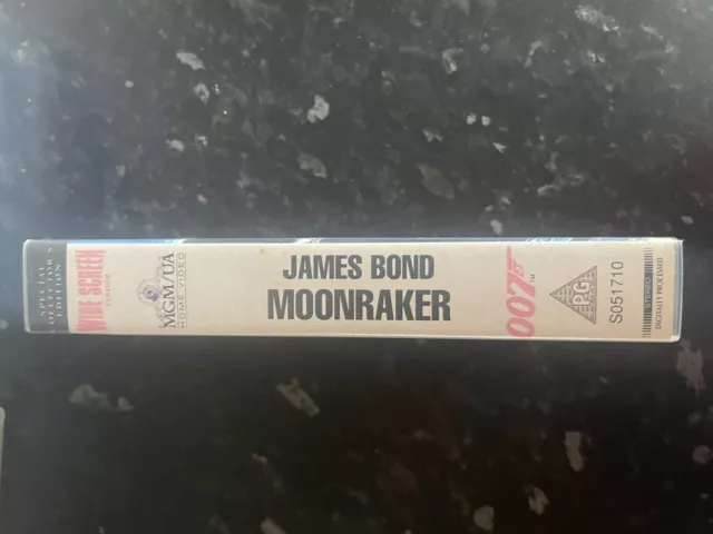 MOONRAKER 007 JAMES Bond Roger Moore VHS - Widescreen - Unique Cover £9 ...