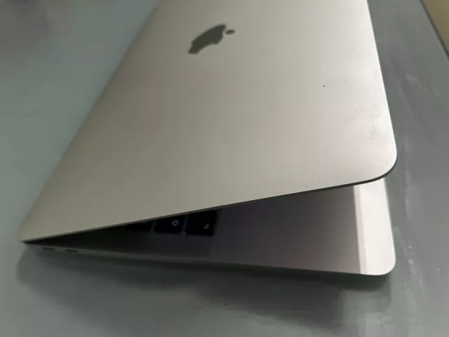 Apple MacBook Pro 13.3" (256GB SSD, Intel Core i5, 2.3GHz , 8GB) Laptop - Grigio 10