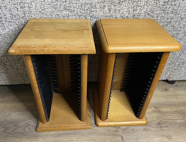 Par de bastidores de almacenamiento de CD de madera de pino macizo - cada uno tiene capacidad para 20 CD - independientes
