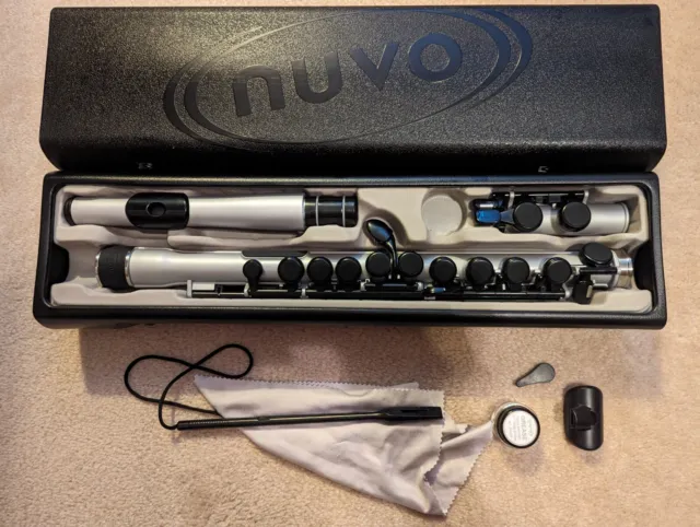 Lightly USED Nuvo Student Plastic Flute 2.0 - Silver/Black