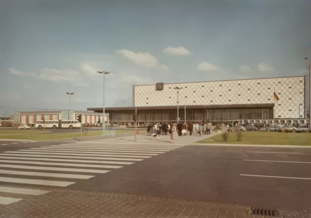 FOTO  Bhf Braunschweig 60er Jahre Bus Doornkaat  Staatsbank  ca.17x24  (AGF466)