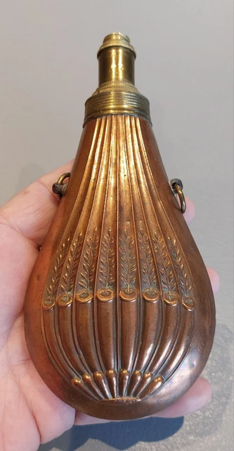 Ancienne Poire à Poudre En Os Et Laiton – Forme Cylindrique – Collectionneur