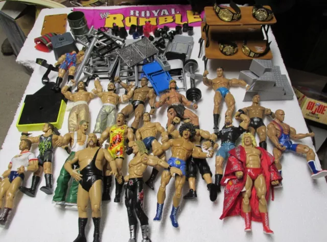 HUGE Lot 18 WWE JAKKS Pacific Wrestling Action Figures And Accessories  2005