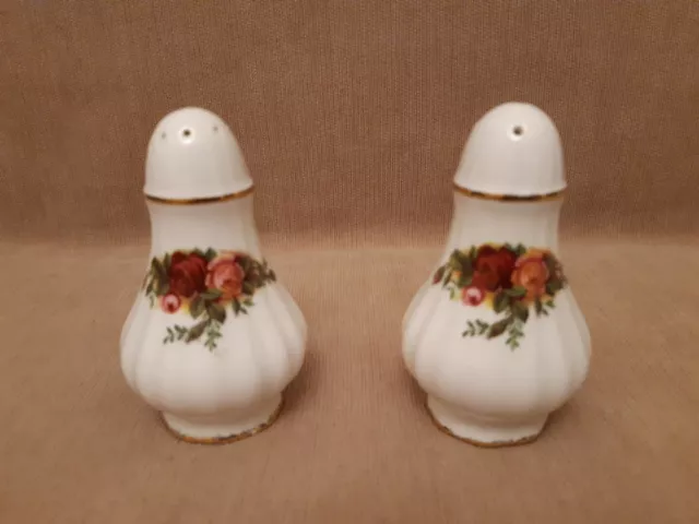 Royal albert Old Country Roses Salt And Pepper shaker  Large